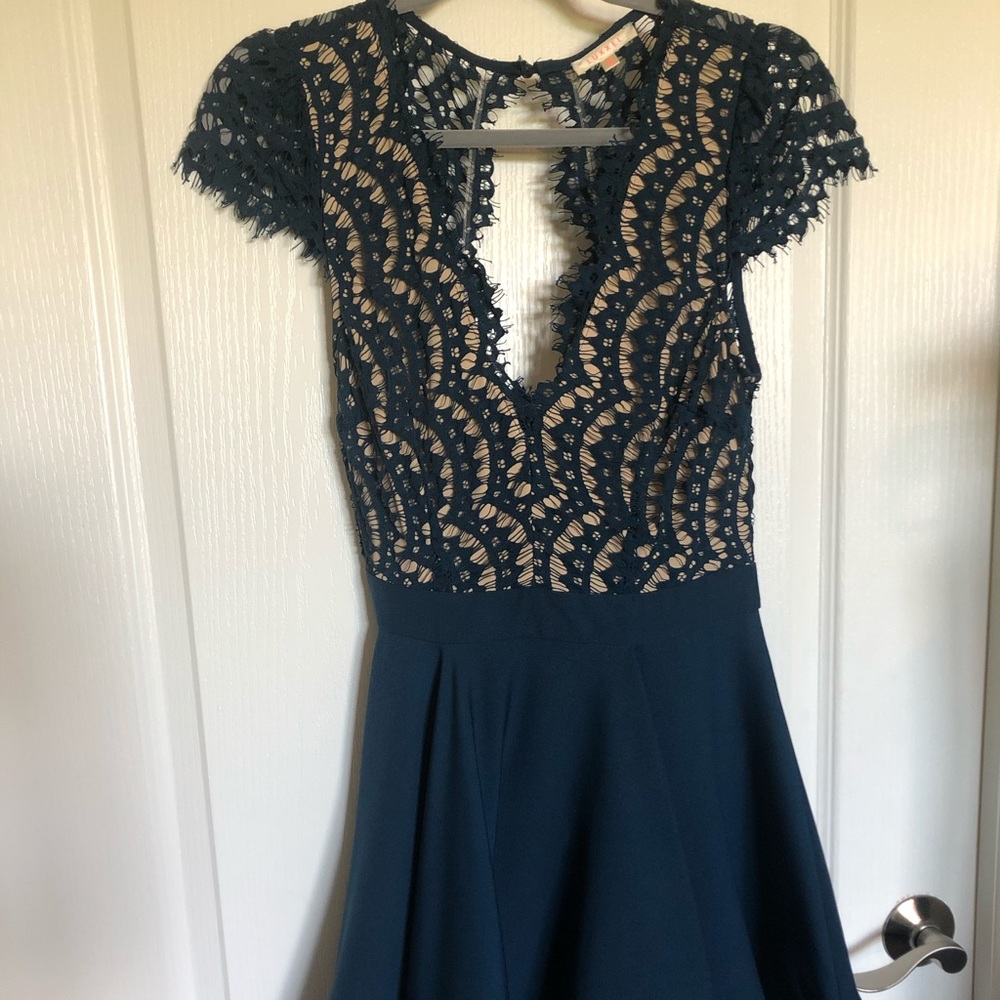 Lace Cap Sleeved Open Back Mini Dress